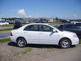 2004 Toyota Corolla Pictures