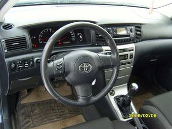 2004 Toyota Corolla Pictures