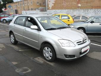 2004 Toyota Corolla Pictures