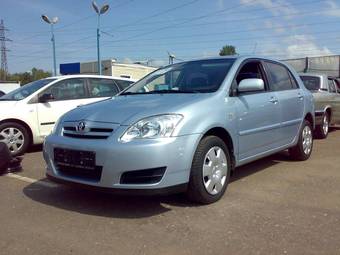 2004 Toyota Corolla Images