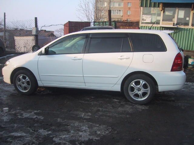 Toyota fielder 2004