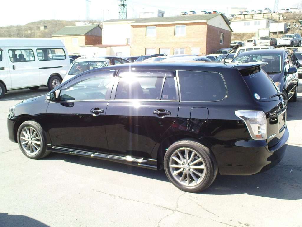 Toyota corolla fielder 2010