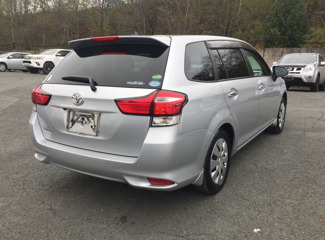 Toyota corolla fielder 2016