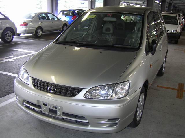 1999 Toyota Corolla Spacio Pictures