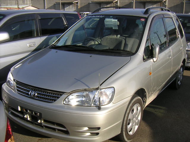 1999 Toyota Corolla Spacio Pictures