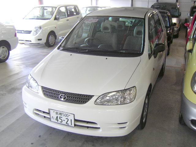 2001 Toyota Corolla Spacio Pictures