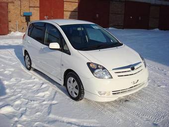 2003 Toyota Corolla Spacio Pics