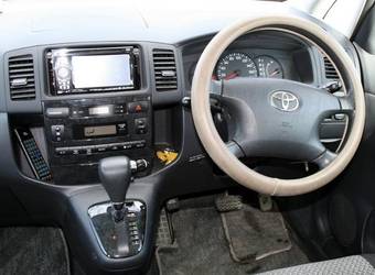 2003 Toyota Corolla Spacio Images