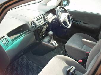 2003 Toyota Corolla Spacio Pics
