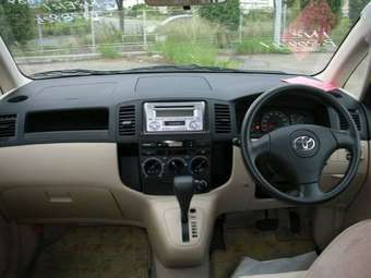 2005 Toyota Corolla Spacio Images