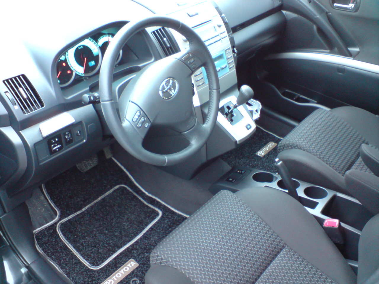 Toyota Corolla Verso 2009 салон