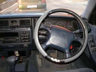 1993 Toyota Crown Photos