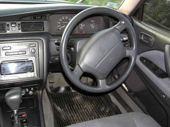 1996 Toyota Crown Pics