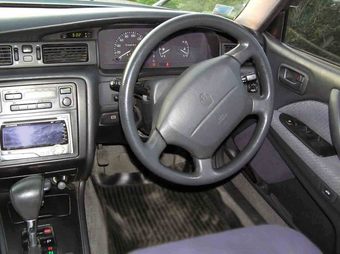 1996 Toyota Crown Pictures