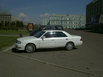 1997 Toyota Crown Photos