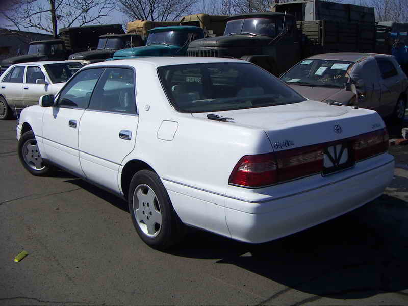 1997 Toyota Crown Pictures