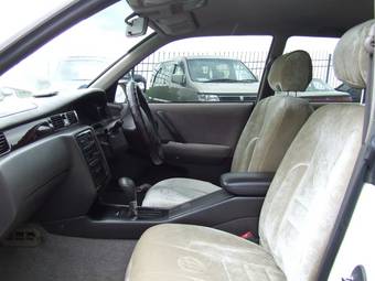 1997 Toyota Crown Pictures