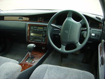 1998 Toyota Crown Photos