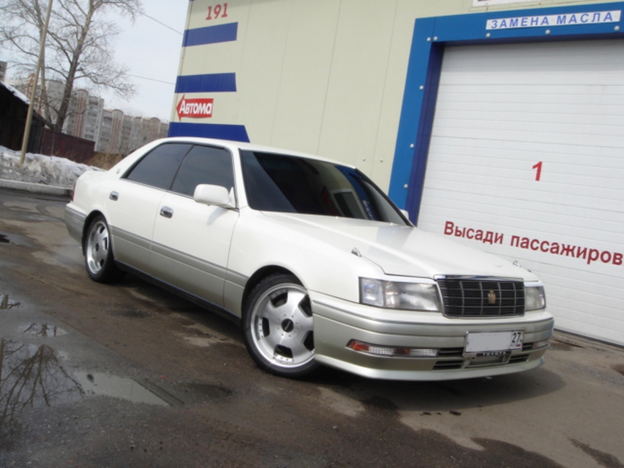 1998 Toyota Crown Pictures