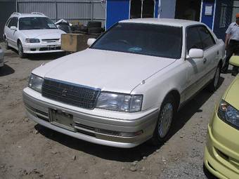 1998 Toyota Crown Photos