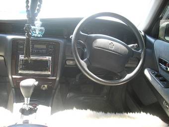 1998 Toyota Crown Photos