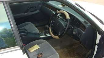 1998 Toyota Crown Photos
