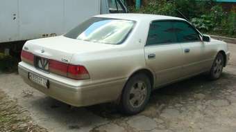 1998 Toyota Crown Photos