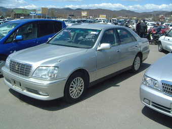 1999 Toyota Crown Photos