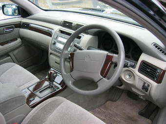 1999 Toyota Crown Images