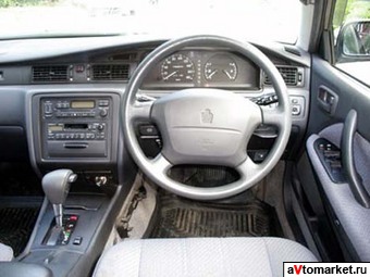 1999 Toyota Crown Pictures