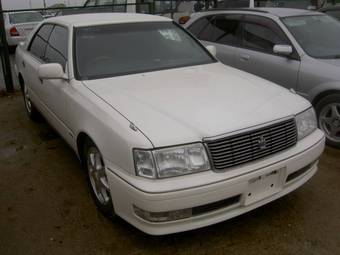 1999 Toyota Crown Pics