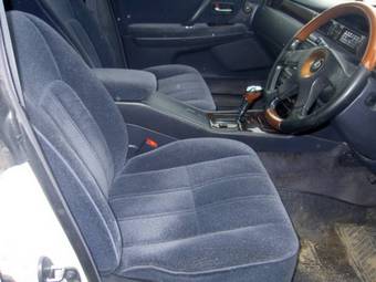 1999 Toyota Crown Photos