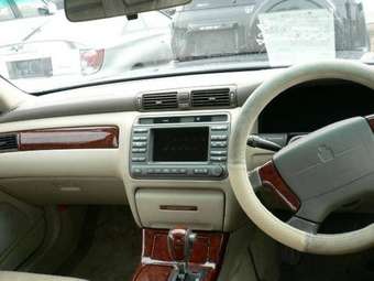 1999 Toyota Crown Photos
