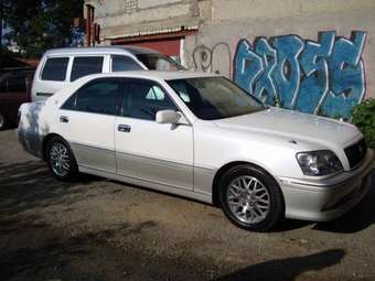 1999 Toyota Crown Photos