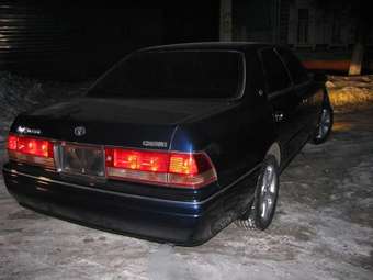 1999 Toyota Crown Photos