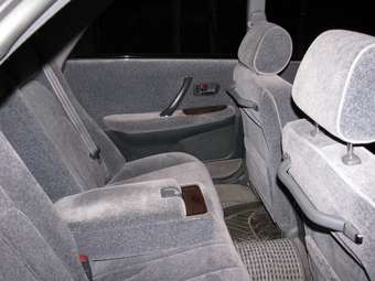 1999 Toyota Crown Photos