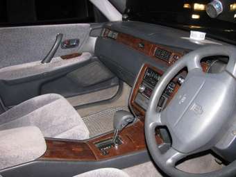 1999 Toyota Crown Pictures