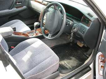 1999 Toyota Crown Photos