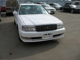 1999 Toyota Crown Photos