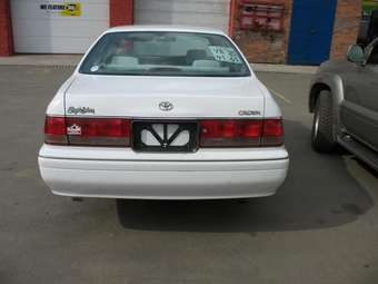 1999 Toyota Crown Photos