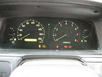 1999 Toyota Crown Pictures