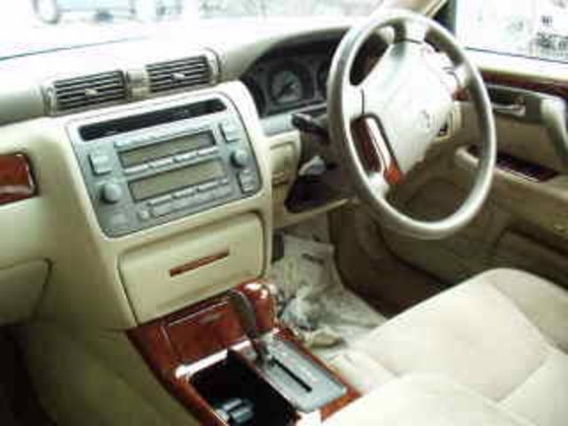 2000 Toyota Crown