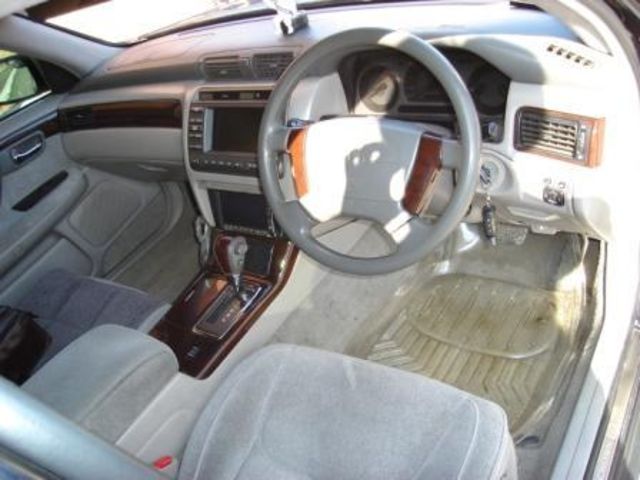 2000 Toyota Crown