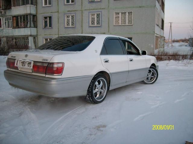 2000 Toyota Crown