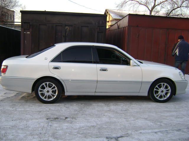 2000 Toyota Crown