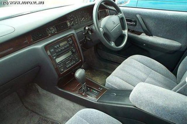 2000 Toyota Crown