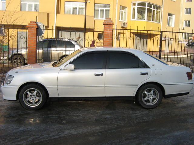 2000 Toyota Crown