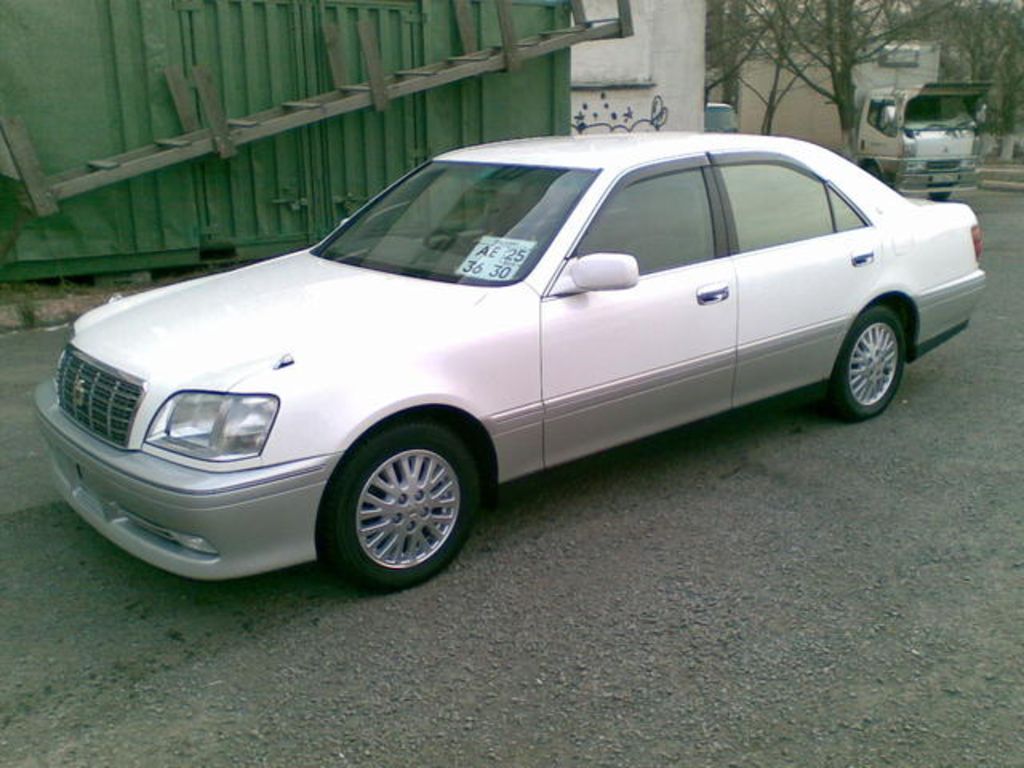 2000 Toyota Crown