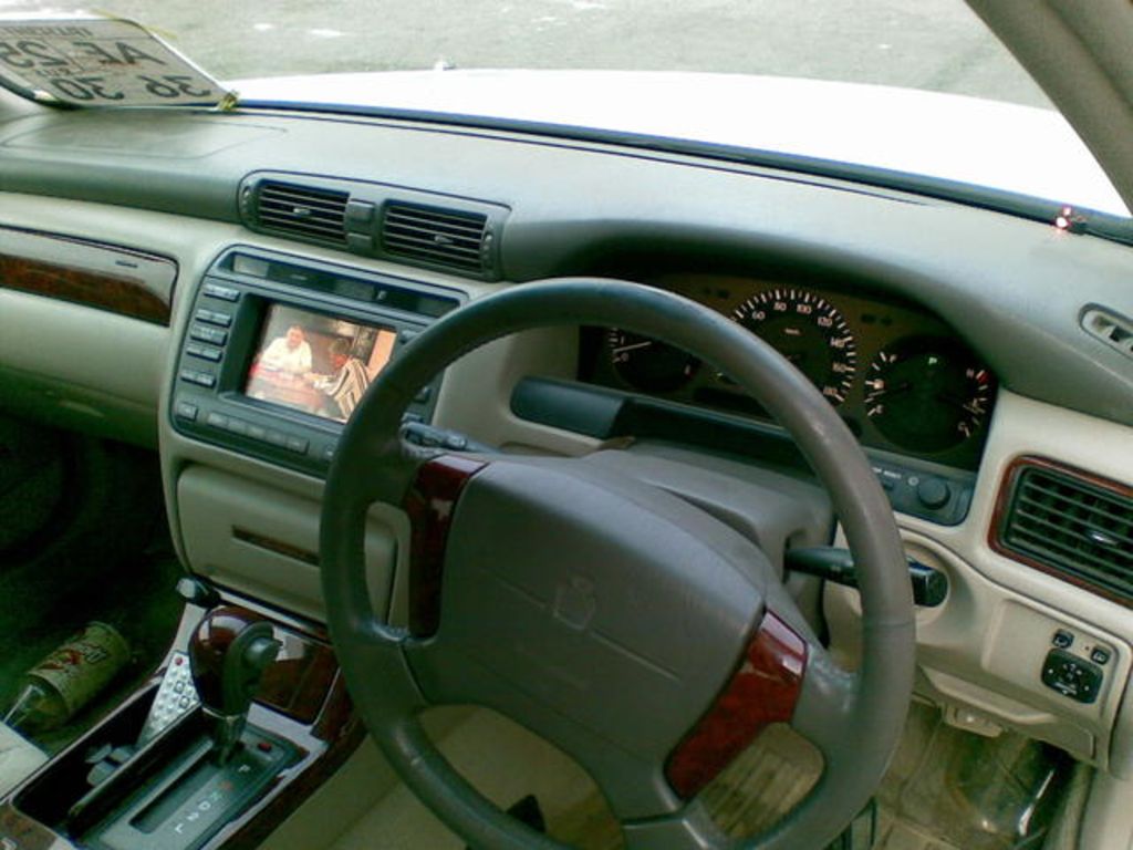 2000 Toyota Crown