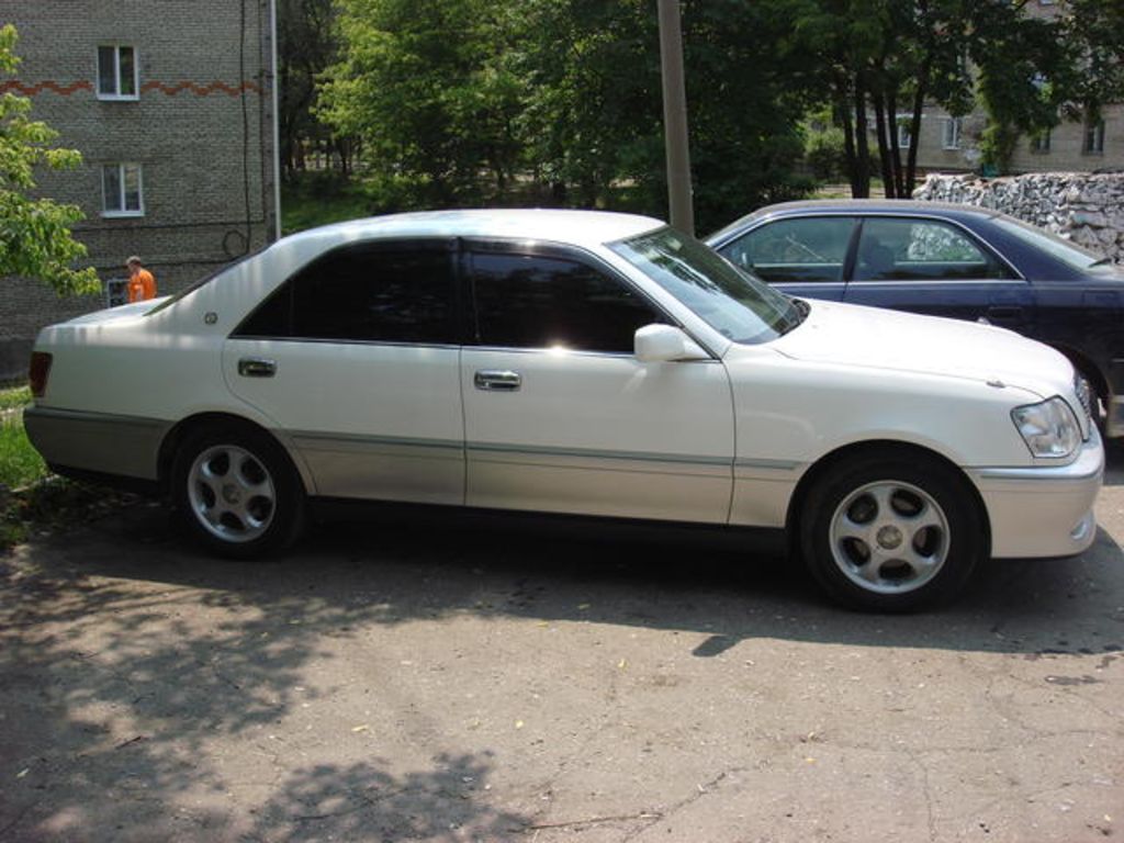 2000 Toyota Crown